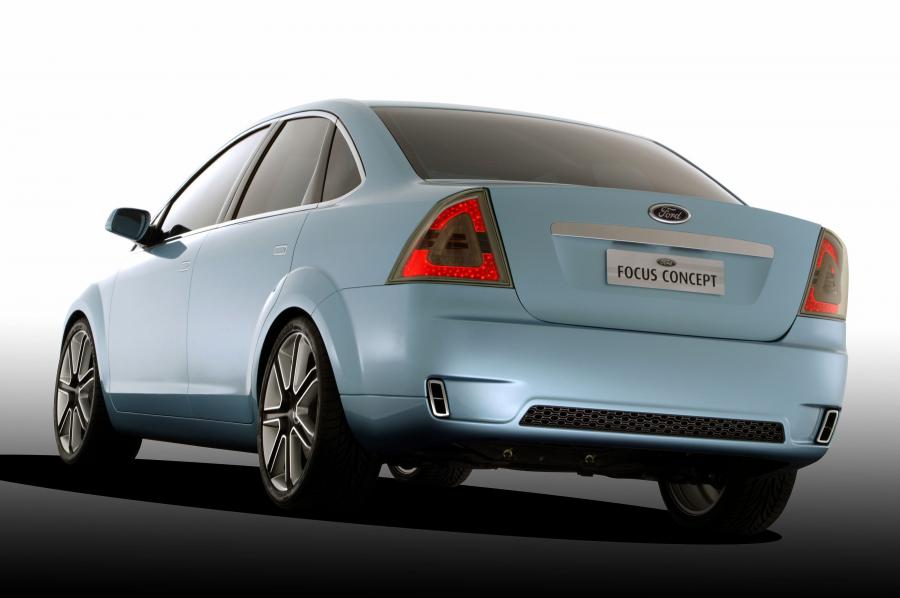  Ford Focus Concept 2004 года  (фото 6 из 14)